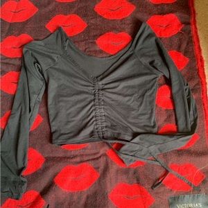 black sinched cropped long sleeve